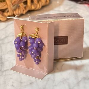 Vintage Avon Frosted Grapes Pierced Earrings